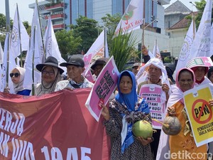Aksi Hari Tani di Jalan Pahlawan Semarang, Petani Soroti Perampasan Lahan