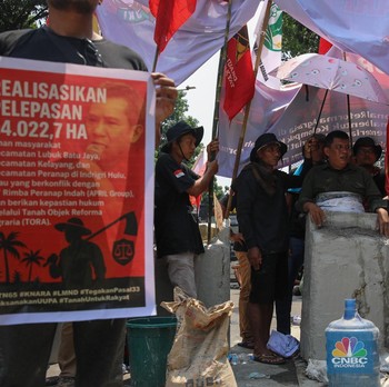 Aksi Petani Nekat Cor Badan saat Gelar Aksi di Jakarta, Ini Maknanya