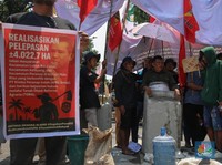 Aksi Petani Nekat Cor Badan saat Gelar Aksi di Jakarta, Ini Maknanya