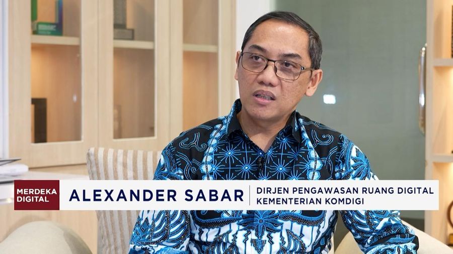 Dirjen Pengawaasan Ruang Digital Kementerian Komdigi, Alexander Sabar dalam program CNBC Indonesia Merdeka Digital di Kantor Komdigi, Jakarta, Rabu (24/9/2025). (CNBC Indonesia TV)