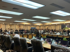 Momen Raja Juli Salah Sapa Titiek Jadi Ketua Komisi I DPR: Bisa Dipecat Saya