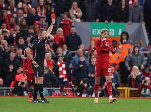 Kartu Merah Bodoh Ekitike Berujung Denda Liverpool
