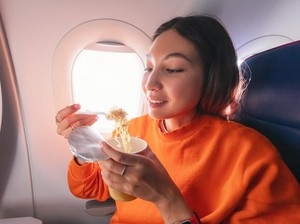 Jangan Makan Sembarangan, Kesalahan Ini Bikin Tubuh Lemas di Pesawat