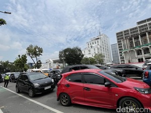 Ratusan Petani Demo ke Kantor Gubsu, Jalan Diponegoro Medan Ditutup Sementara