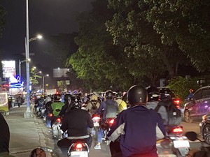 Lenteng Agung Arah Depok Macet Parah, Pemotor Sampai Matikan Mesin