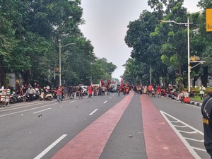 Massa Petani di Patung Kuda Bubarkan Diri