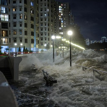Bak Tsunami, Detik-Detik Hong Kong Lumpuh Diterjang Topan Super Ragasa