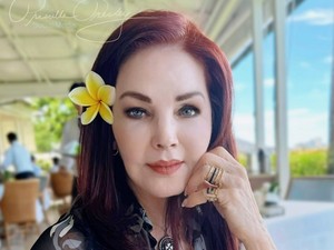 Priscilla Masih Simpan Kalung dari Elvis Presley, 48 Tahun Pasca Kematiannya