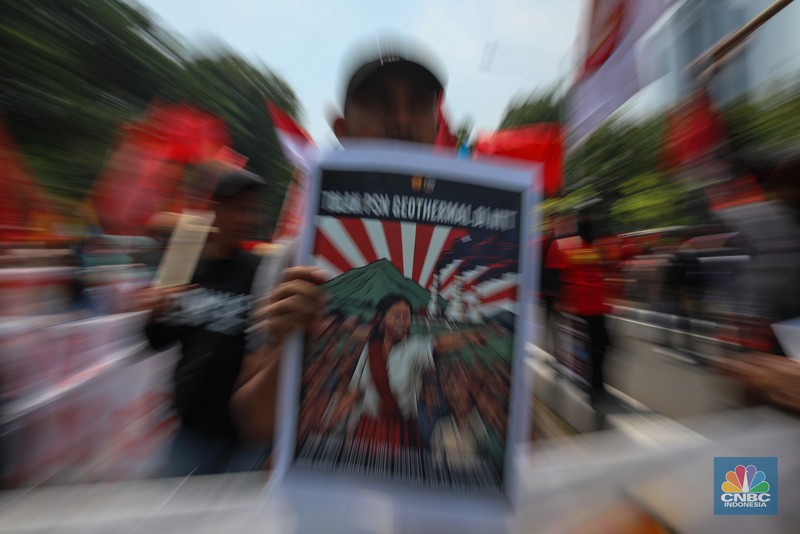 Ratusan petani Indramayu yang tergabung dalam Serikat Tani Indramayu menggelar aksi di depan Kementerian Pertanian, Jakarta, Rabu (24/9/2025). Ratusan petani Indramayu yang tergabung dalam Serikat Tani Indramayu menggelar aksi di depan Kementerian Pertanian, Jakarta, Rabu (24/9/2025). (CNBC Indonesia/Muhammad Sabki)