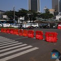 Suasana pengalihan arus lalu-lintas jelang Aksi Damai Peringatan Hari Tani Nasional di Kawasan Patung Kuda, Jakarta, Rabu (24/9/2025).(CNBC Indonesia/Faisal Rahman)