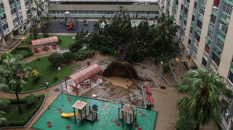 Topan Super Ragasa, siklon tropis terkuat di dunia tahun ini, menerjang Hong Kong, Rabu (24/9/2025). (REUTERS/Tyrone Siu)