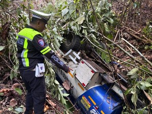 Truk BBM Masuk Jurang 50 Meter di Kolaka Utara Usai Gagal Nanjak, Sopir Tewas