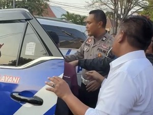 Detik-detik Patwal Khofifah Berhenti Mendadak Tolong Ibu Melahirkan