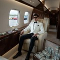 Hasil Gemini AI membuat gambar Miliarder di Dalam Jet Pribadi. (Gemini AI)