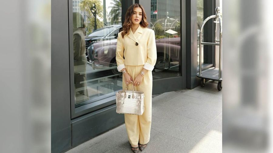 Influencer Tasya Farasya mengenakan tas Hermes miliknya. (Instagram/tasyafarasya)
