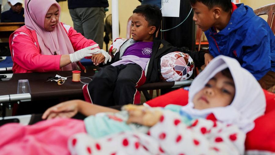Kabupaten Bandung Barat darurat keracunan akibat Makan Bergizi Gratis (MBG). Kecamatan Cipongkor menjadi daerah paling banyak kasus tersebut.
(REUTERS/Willy Kurniawan)