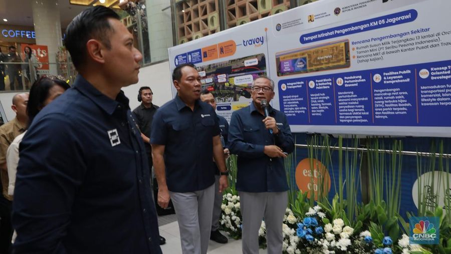 Menteri Koordinator Bidang Infrastruktur dan Pembangunan Kewilayahan (Menko AHY) Agus Harimurti Yudhoyono, didampingi Managing Director (MD) Business 3 Danantara Febriany Eddy, Direktur Utama PT Jasa Marga (Persero) Tbk, Rivan A Purwantono, Wakil Menteri PU RI, Diana Kusumastuti, dan Wamenhub RI,Suntana kosep toll corridor development Travoy Hub di Kawasan Travoy Hub TMII, Jakarta, Kamis, (25/9/2025). (CNBC Indonesia/Muhammad Sabki)