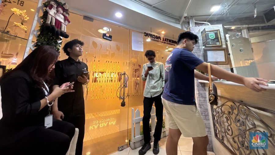 Money Changer di daerah Sudirman, Jakarta, Kamis, (25/9/2025). (CNBC Indonesia/Mentari Puspadini)
