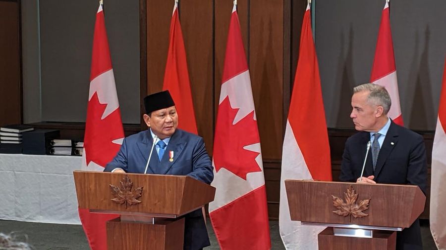 Presiden Prabowo Subianto dan Perdana Menteri Kanada Mark Carney menyaksikan penandatanganan Indonesia Canada Comprehensive Economic Agreement Partnership (ICA - CEPA), usai melakukan pertemuan tatap muka di West Block Parliament Hill, Ottawa, Rabu (24/9/2025).