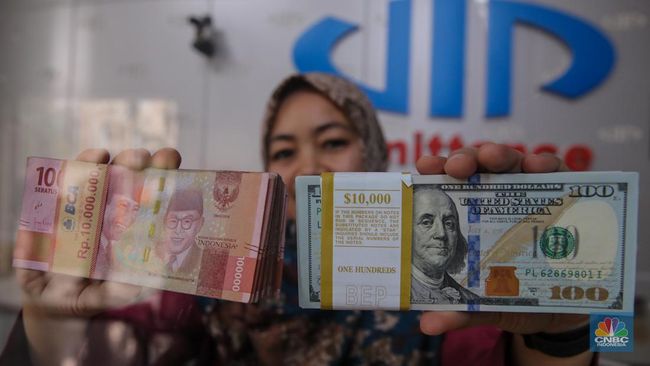 Rupiah Ambruk, Dolar AS Tembus Rp 17.000 Dolar Singapura Rp 13.000