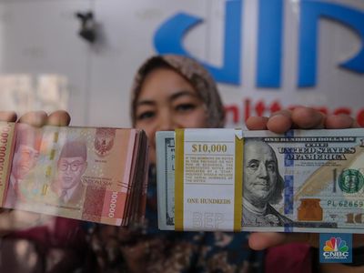 Dolar Menguat Sentuh Rp16.700, BI Pastikan Ini Hanya Sementara