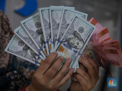 Rupiah Terkapar Lawan Dolar AS, Ringgit Jadi Juara Asia