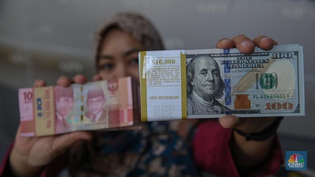 Rupiah Ditutup Melemah, Dolar AS Tembus Level Rp16.720
