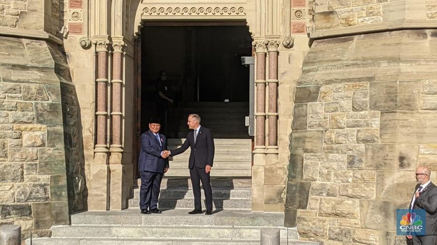 Presiden Indonesia Prabowo Subianto bersama Perdana Menteri Kanada Mark Carney menggelar konferensi pers bersama usai pertemuan tatap muka di West Block, Parliament Hill, Ottawa, pada Rabu (24/9/2025). (Dok. Biro Pers Sekretariat Presiden/Laily Rachev)