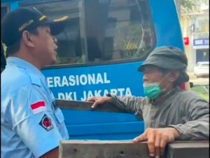 Viral Pemulung Tarik Gerobak di Cengkareng, Dinsos Bawa ke Panti Sosial