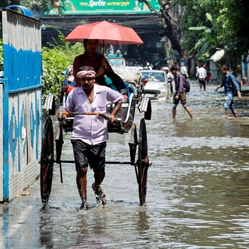Hujan Deras bak Air Tumpah dari Langit, Kota Lumpuh-12 Nyawa Melayang