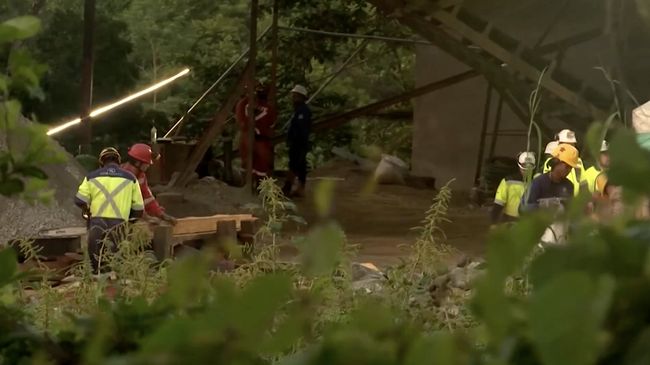 Tambang Emas Runtuh, 23 Orang Terjebak-Begini Nasibnya Sekarang