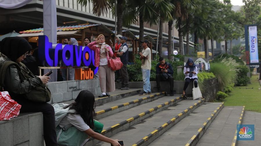 Menteri Koordinator Bidang Infrastruktur dan Pembangunan Kewilayahan (Menko AHY) Agus Harimurti Yudhoyono (kedua kanan) didampingi (kiri-kanan) Managing Director (MD) Business 3 Danantara Febriany Eddy, Direktur Utama PT Jasa Marga (Persero) Tbk, Rivan A Purwantono, Wakil Menteri PU RI, Diana Kusumastuti, dan Wamenhub RI,Suntana dalam Peresmian tempat istirahat pengembangan KM 05 Jagorawi dengan kosep toll corridor development Travoy Hub di Kawasan Travoy Hub TMII, Jakarta, Kamis, (25/9/2025). (CNBC Indonesia/Muhammad Sabki)