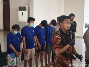 Sindikat Ibu-Anak Produksi Uang Palsu Senilai 250 Juta dari 1 Rim Kertas