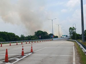Karhutla di Samping Tol Palindra, Tim Gerak Cepat Padamkan Api