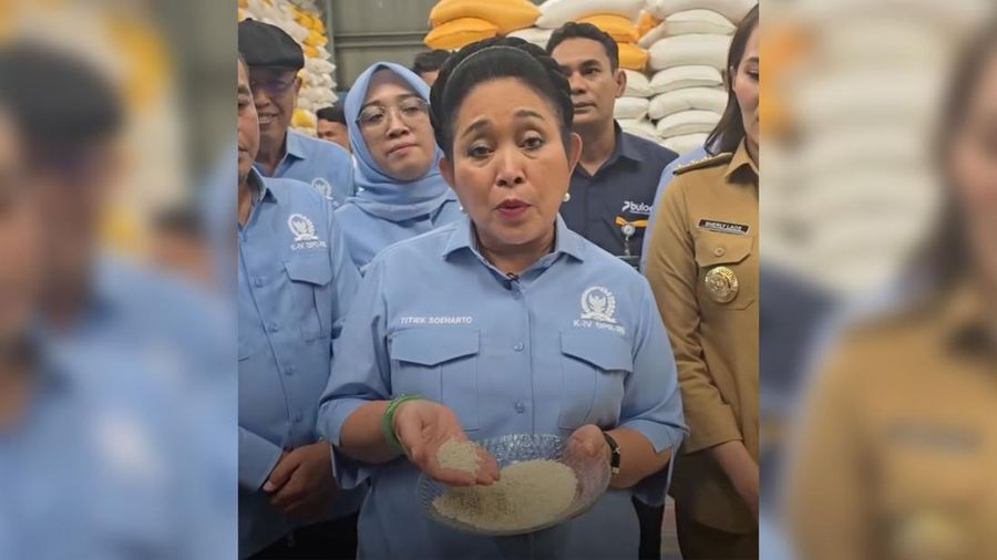 Ketua Komisi IV DPR RI Siti Hediati Hariyadi (Titiek Soeharto) memimpin inspeksi mendadak ke Gudang Bulog Tabahawa, Maluku Utara, untuk memastikan cadangan beras pemerintah aman & berkualitas. (Instagram/dpr_ri)