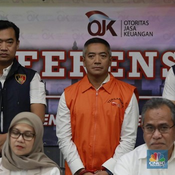 Penampakan Bos Pinjol Bangkrut Adrian Gunadi Ditangkap