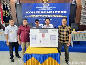 Overstay karena Temui Anak di Ponorogo, WNA Malaysia Dideportasi