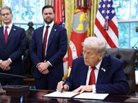 Perang Dagang Baru Mulai Lagi 1 Oktober, Trump Naikkan Tarif 25-100%
