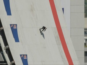 Video: Pecah Rekor! Aksi Skaters Brasil Meluncur dari Gedung 22 Lantai