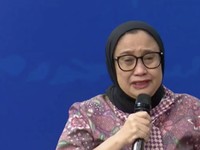 Detik-Detik Wakil Bos BGN Menangis-Minta Maaf Atas Kasus Keracunan MBG