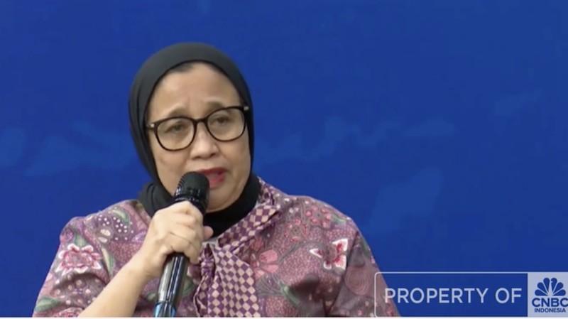 Wakil Kepala Badan Gizi Nasional (BGN) Nanik S Deyang menangis usai meminta maaf atas kasus keracunan Makan Bergizi Gratis (MBG) yang menimpa ribuan anak sekolah di daerah-daerah Indonesia. (Tangkapan layar CNBC Indonesia TV)