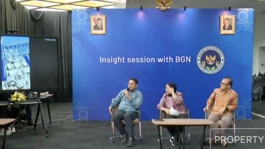 Wakil Kepala Badan Gizi Nasional (BGN) Nanik S Deyang menangis usai meminta maaf atas kasus keracunan Makan Bergizi Gratis (MBG) yang menimpa ribuan anak sekolah di daerah-daerah Indonesia. (Tangkapan layar CNBC Indonesia TV)