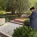 Prabowo Ziarah ke Makam Kakek & Nenek di Sela Kunker ke Belanda
