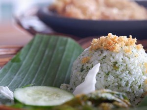 Resep Nasi Daun Jeruk Simpel Pakai Rice Cooker, Cocok Buat Anak Kos