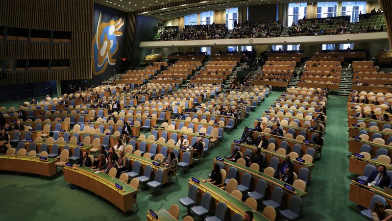 A screen displays Israeli Prime Minister Benjamin Netanyahu during his address, at the 80th United Nations General Assembly (UNGA) at U.N. headquarters in New York City, U.S., September 26, 2025. REUTERS/Jeenah Moon