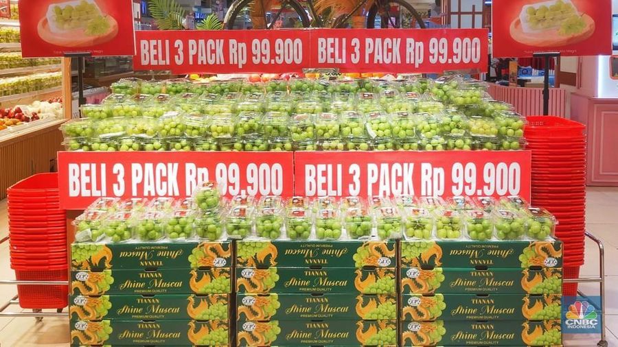 Anggur Muscat Pack di Transmart Mal Central Park. (CNBC Indonesia/Martyasari Rizki)