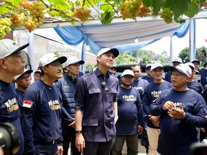 Budisatrio Apresiasi Karang Taruna Sukahati Sukses Kelola Usaha Pembibitan