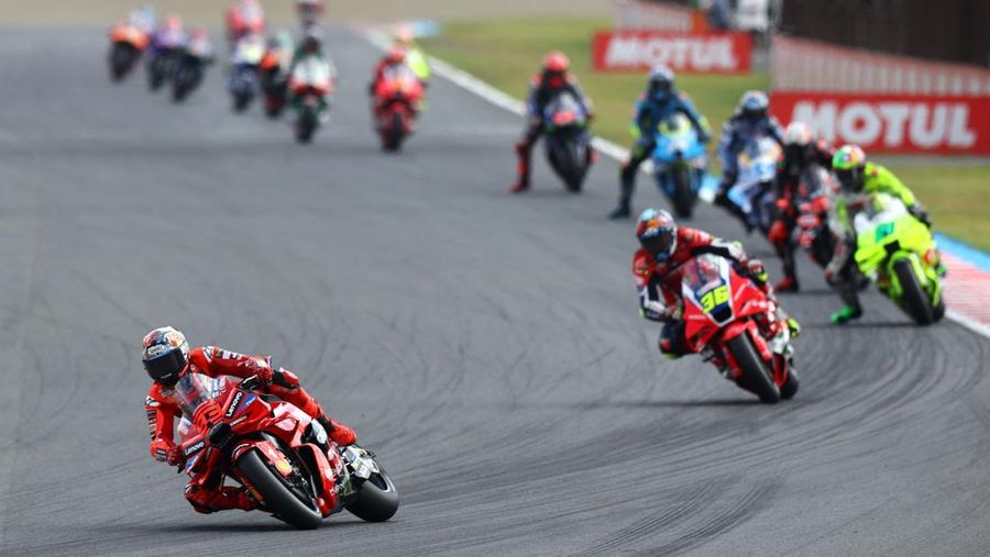 MOTOR-MOTOGP-JAPAN/ Tim Ducati Lenovo Marc Marquez selebrsi usai memenangkan podium sekaligus mencatat juara dunia 2025 dalam MotoGP, Grand Prix Jepang Mobility Resort Motegi, Motegi, Jepang, 28 September 2025. REUTERS/Kim Kyung-Hoon