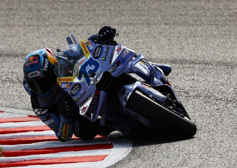 Tim Ducati Lenovo Marc Marquez selebrsi usai memenangkan podium sekaligus mencatat juara dunia 2025 dalam MotoGP, Grand Prix Jepang Mobility Resort Motegi, Motegi, Jepang, 28 September 2025. REUTERS/Kim Kyung-Hoon