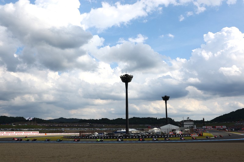 MOTOR-MOTOGP-JAPAN/ Tim Ducati Lenovo Marc Marquez selebrsi usai memenangkan podium sekaligus mencatat juara dunia 2025 dalam MotoGP, Grand Prix Jepang Mobility Resort Motegi, Motegi, Jepang, 28 September 2025. REUTERS/Kim Kyung-Hoon